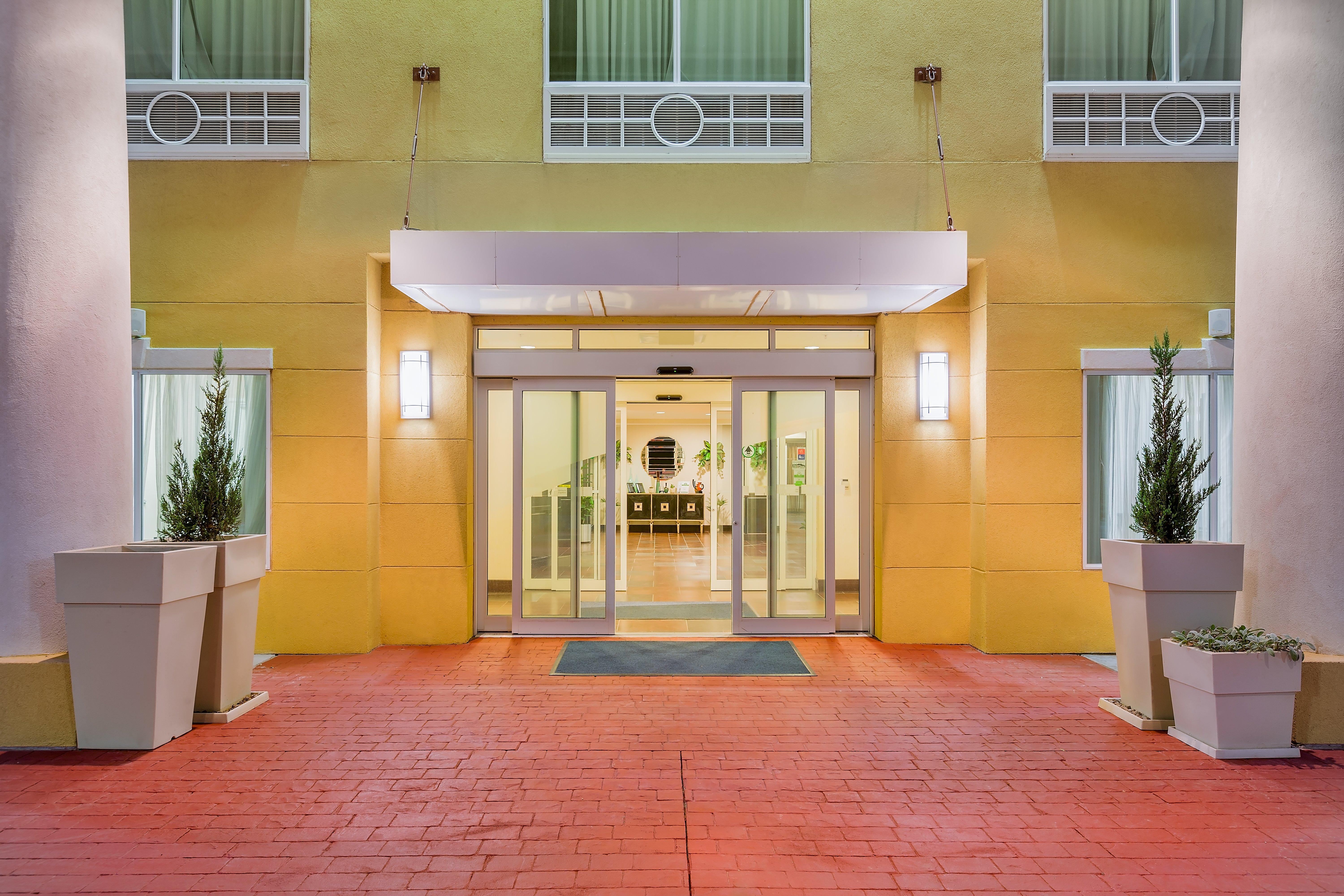 Holiday Inn Express And Suites Alpine By Ihg Экстерьер фото