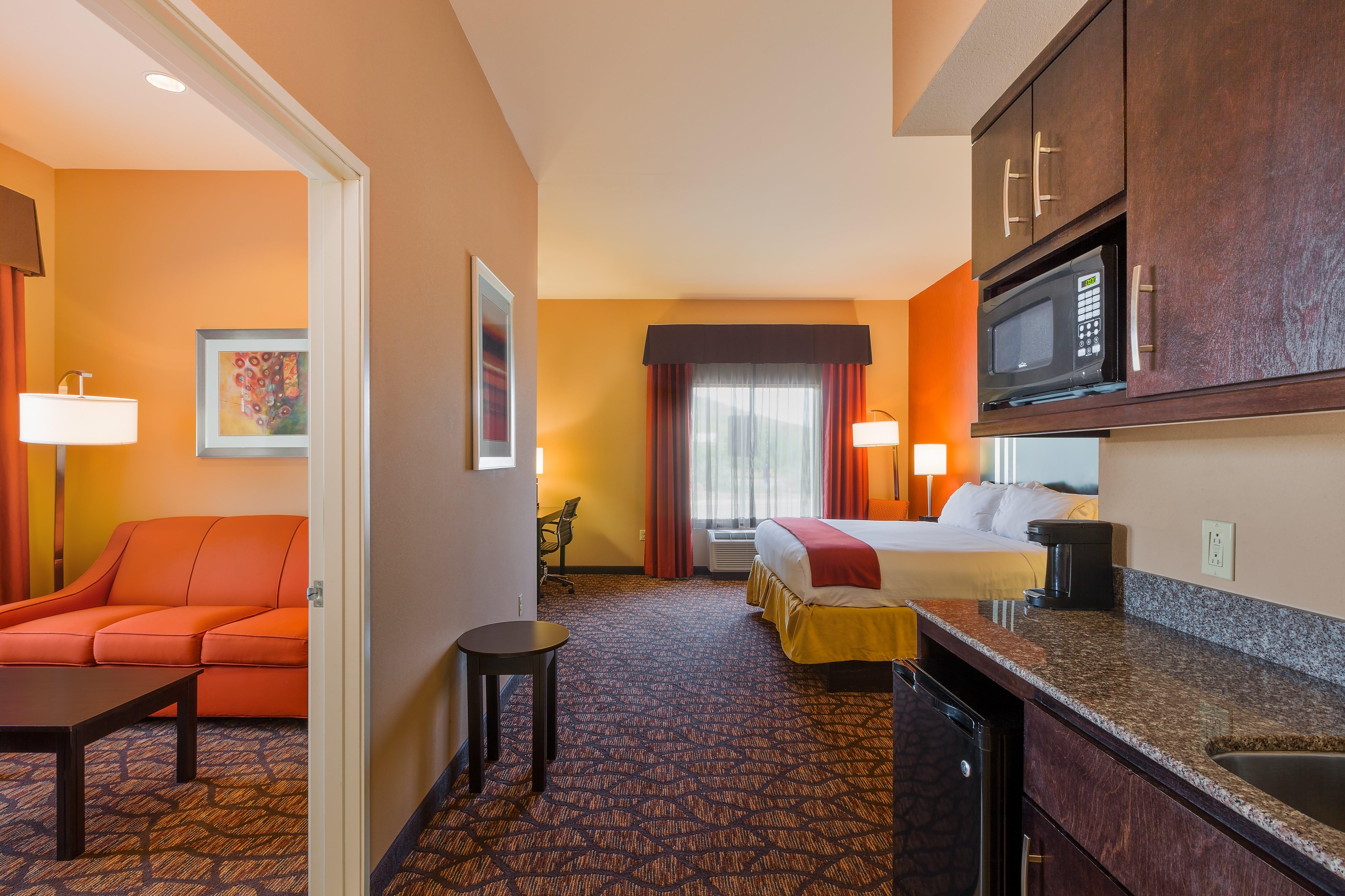 Holiday Inn Express And Suites Alpine By Ihg Экстерьер фото